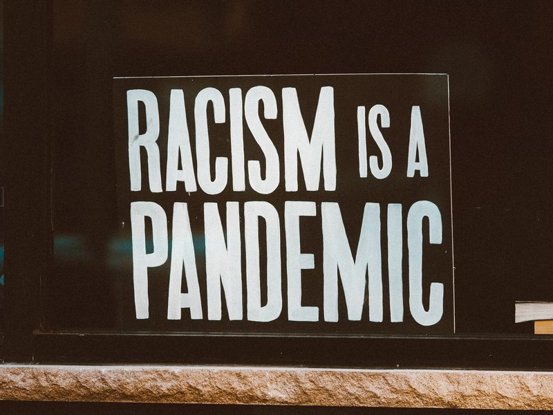 Resenha crítica racismo estrutural como mecanismo de poder